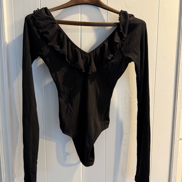 Wilfred Aritzia Black ribbed long sleeve body suit nwot S - Picture 2 of 3